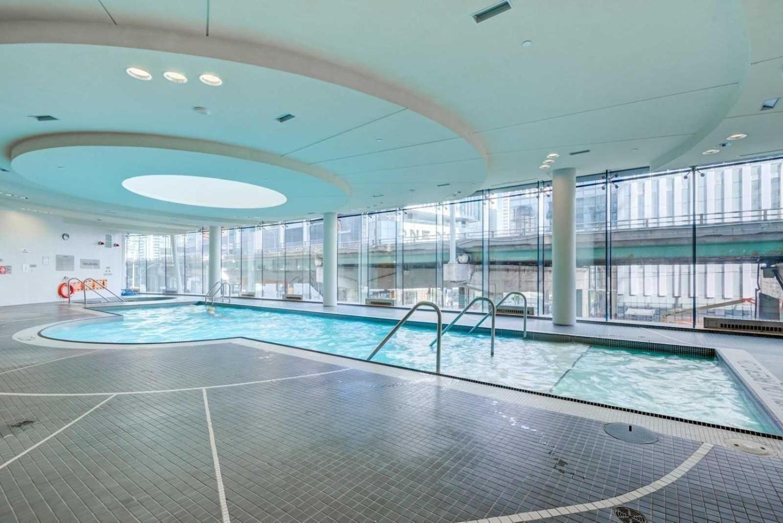 Grand Royal Suites Toronto Esterno foto