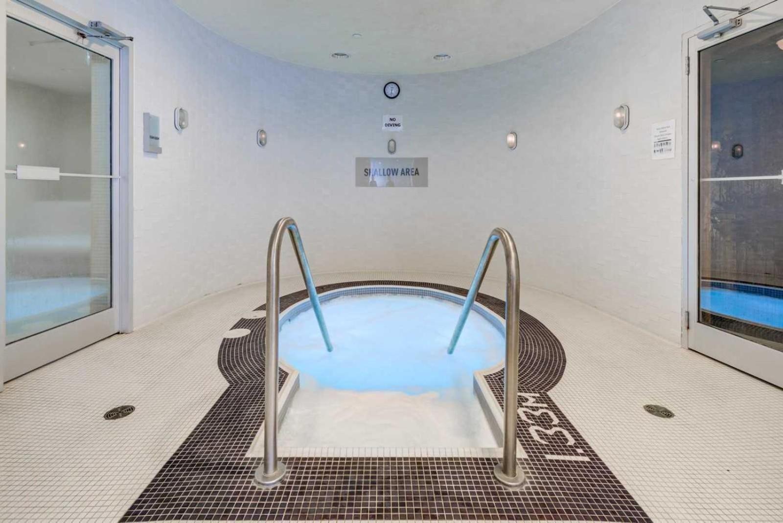 Grand Royal Suites Toronto Esterno foto