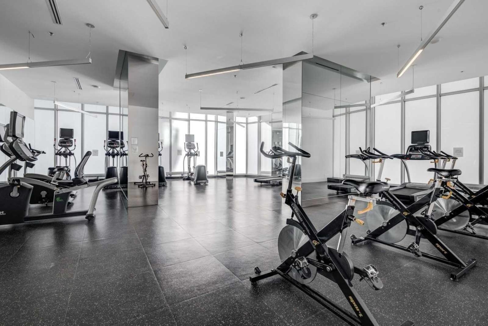 Grand Royal Suites Toronto Esterno foto